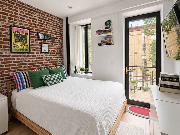 5th image of 424 Jefferson Ave #3