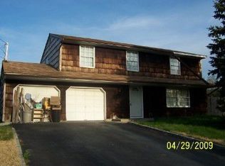 327 Randall Rd, Ridge, NY 11961