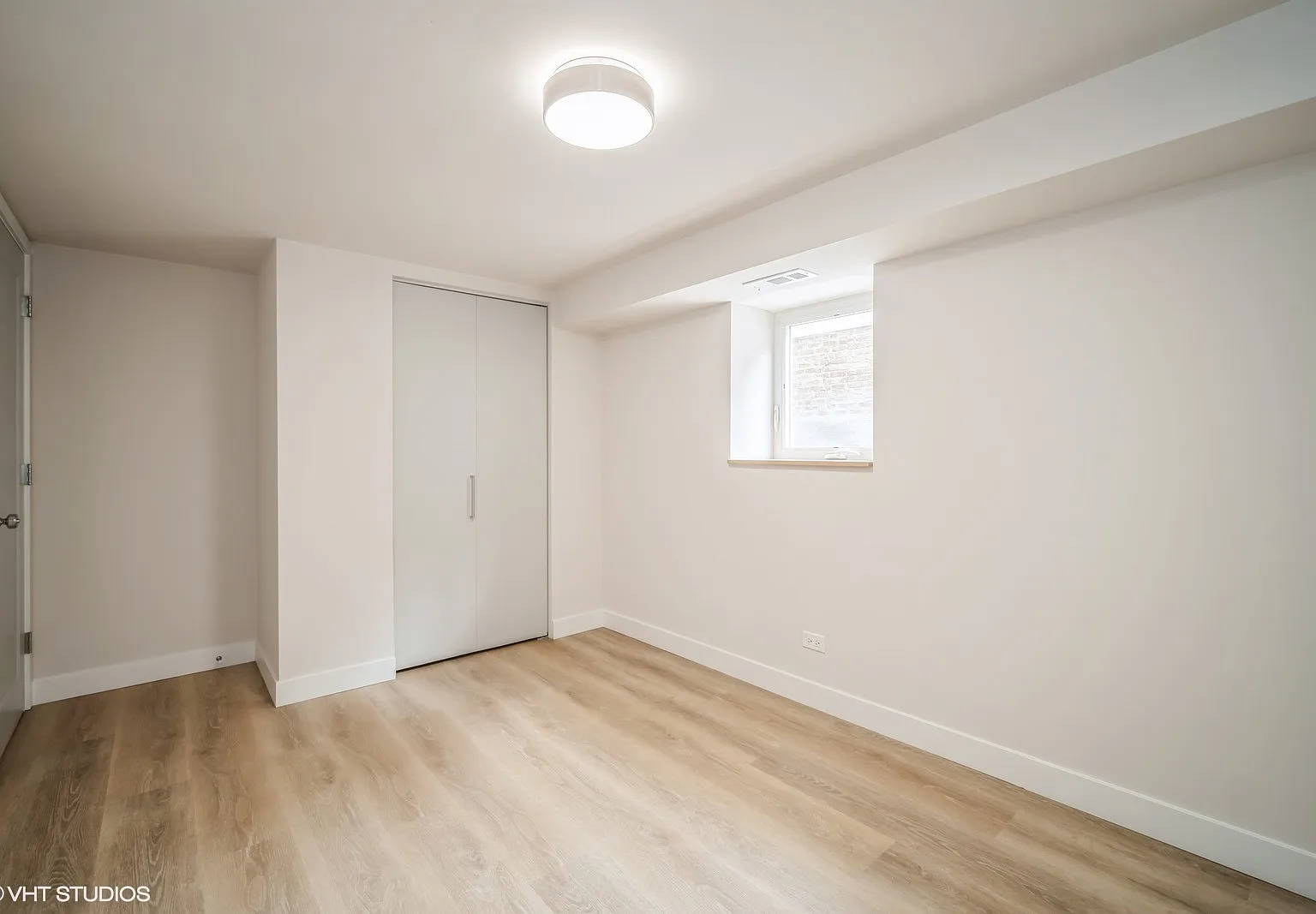 3 bed, 1200 sqft, $2,300 — Photo 3