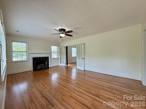 4th image of 917 W Pine St