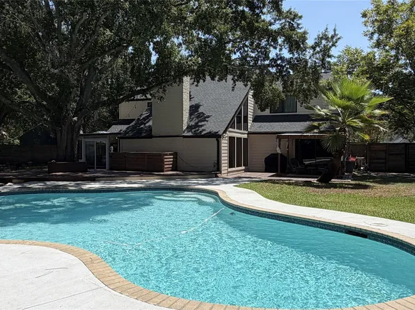 1602 Big Lake Dr, Houston, TX 77077