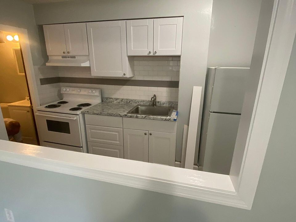 1st image of 580 Bridge St #4
