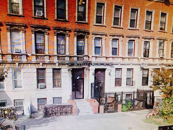 5th image of 229 Bainbridge St APT 2