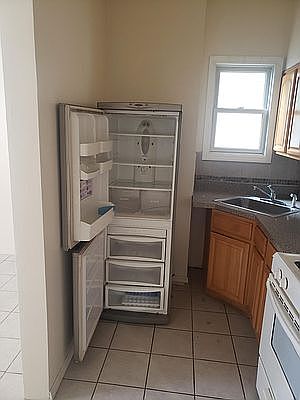 2nd image of 568 39th St #F