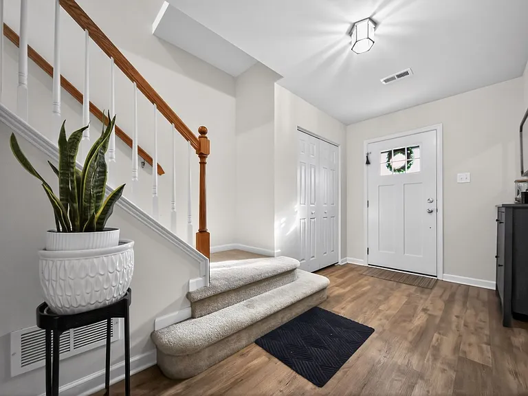 11 Faraday Ct — Photo 5