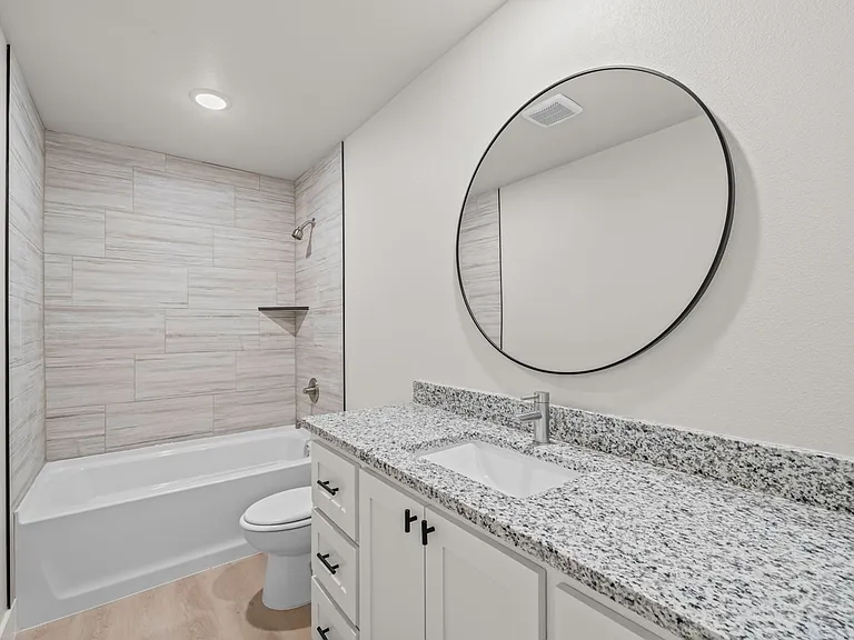 10517 East Cres #7400 — Photo 23