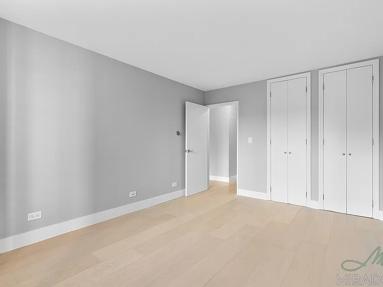 330 E 39th St #21D — Photo 6