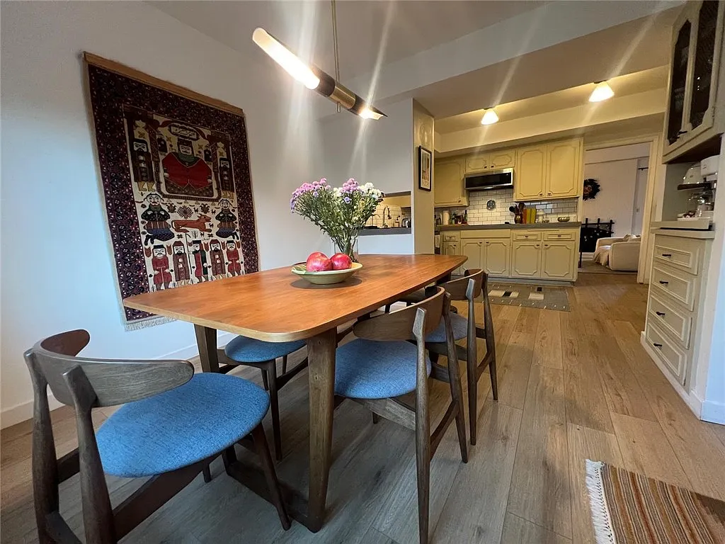 2 bed, 2.5 bath, 1727 sqft, $4,100 — Photo 3