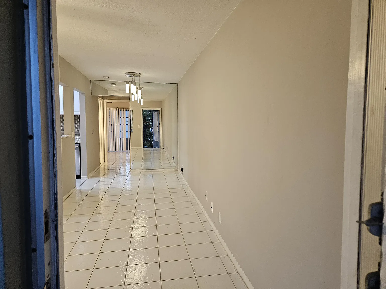1 bed, 1.0 bath, 702 sqft, $1,300 — Photo 3