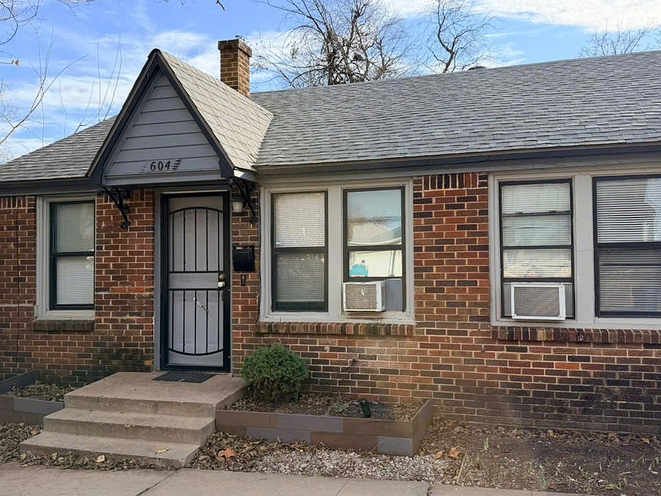 1st image of 604 NW 25th St #604