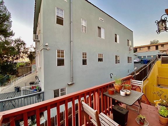 4th image of 3501 Bellevue Ave #2
