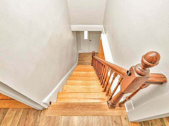 3rd image of 18 Mount Pleasant Sq Floor 2