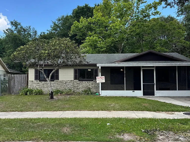 1802 Selleen Dr — Photo 1
