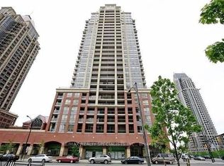 4090 Living Arts Dr #1206, Mississauga, ON L5B 4M8