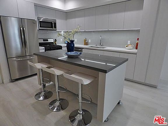 3rd image of 1526 Armacost Ave APT 305