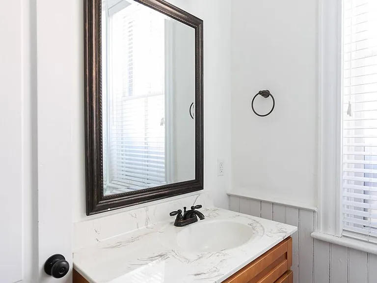 215 12th St #B — Photo 7