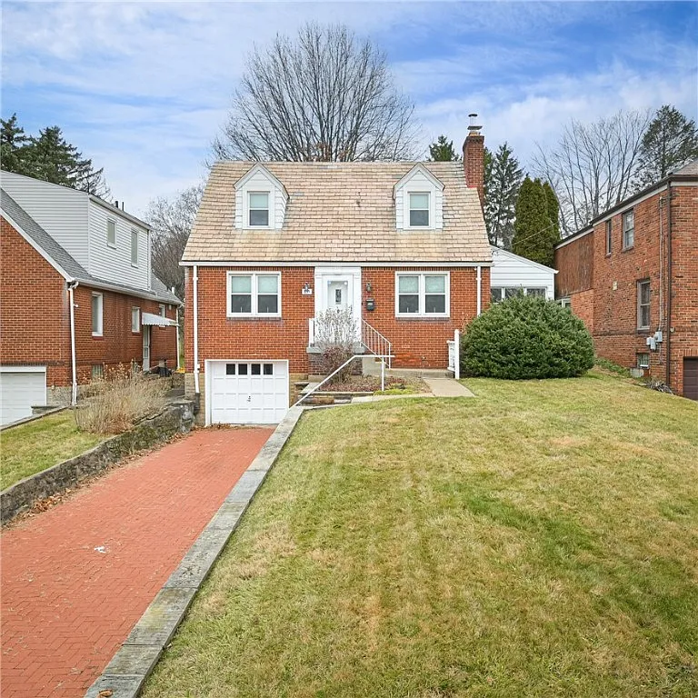835 Irwin Dr photo 1