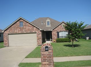 5322 S Redbud Dr W, Sand Springs, OK 74063
