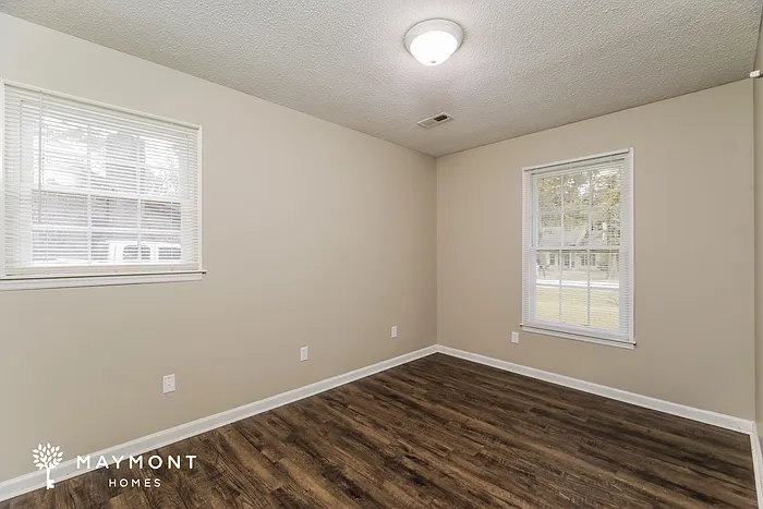 121 Beverly Dr — Photo 8