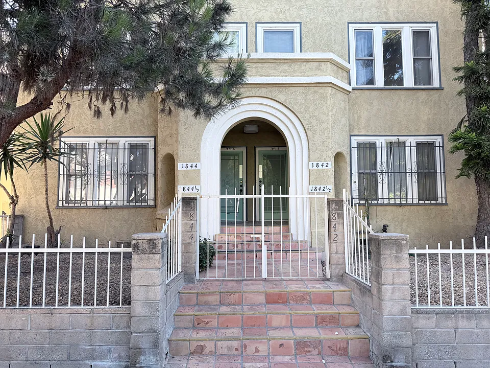 1842 N Mariposa Ave #1844