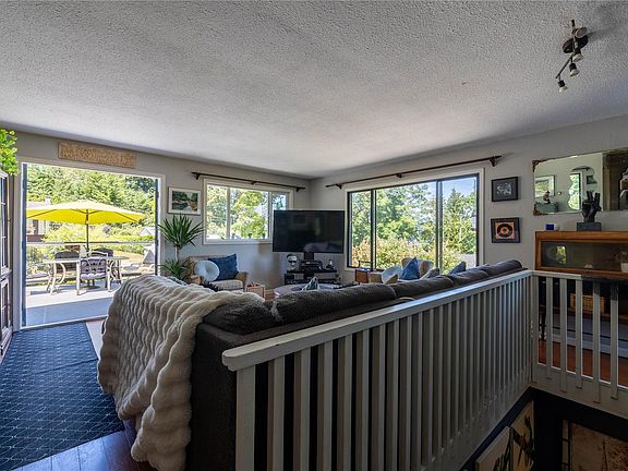 3rd image of 307 Maliview Dr