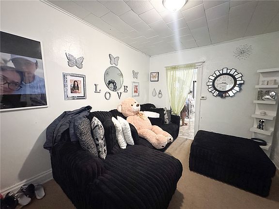 3rd image of 365 Weaver St