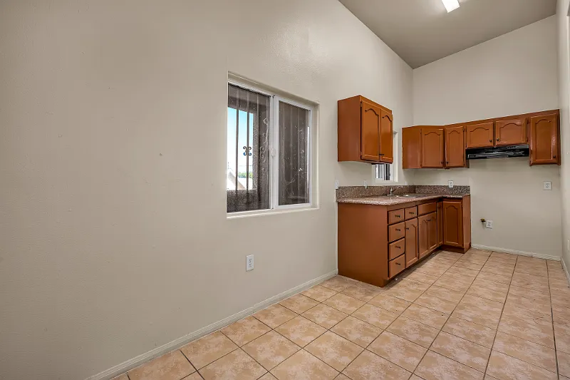5 bed, 1900 sqft, $3,900 — Photo 2