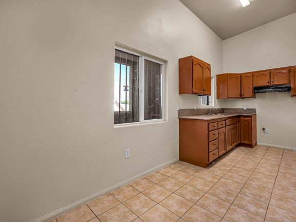 2nd image of 5869 S Figueroa St #D