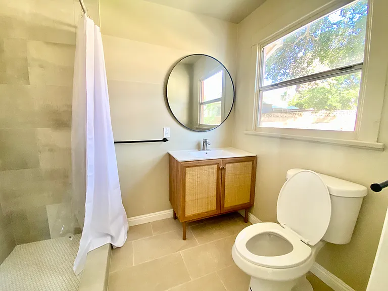 231 Melrose Ave #C — Photo 16