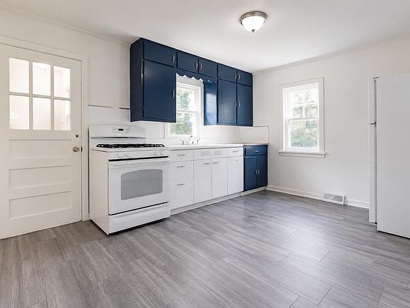 4th image of 458 Bader St