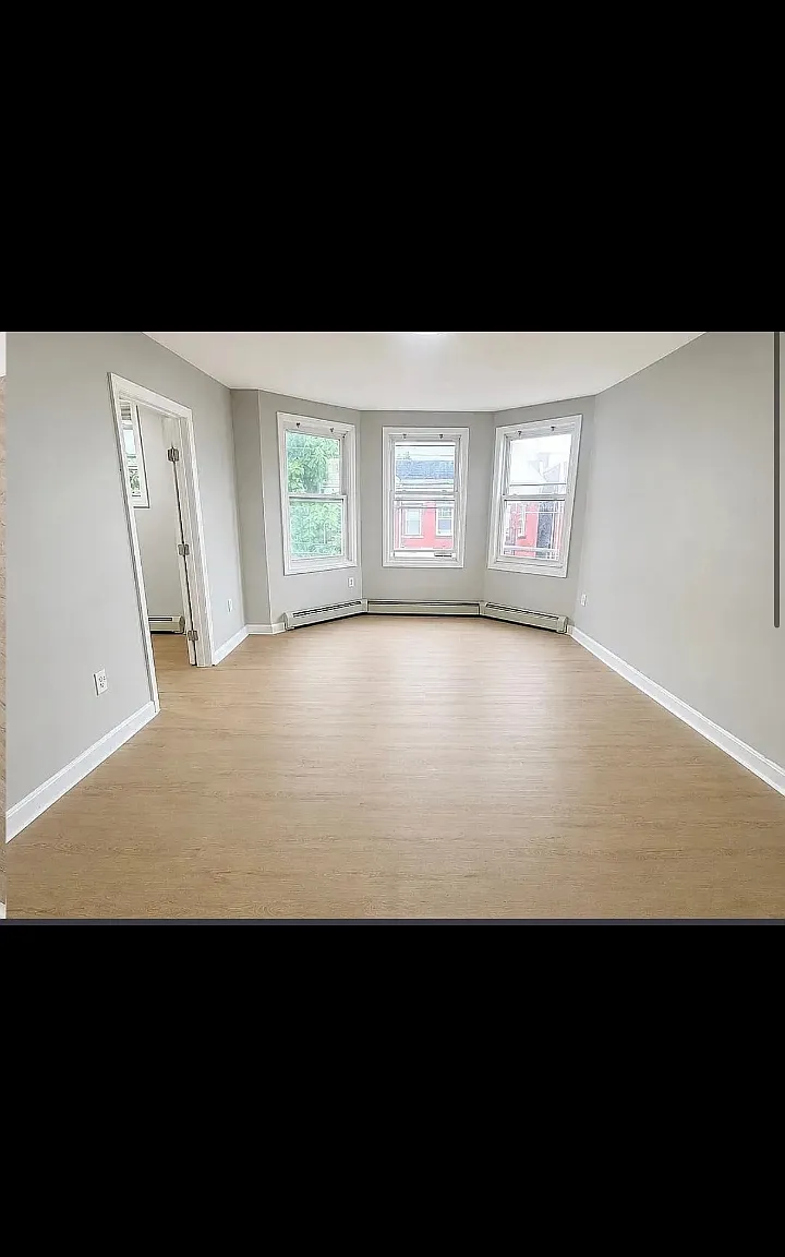 3 bed, $2,250 — Photo 2