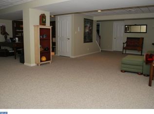 323 Charleston Ln, Wyomissing, PA