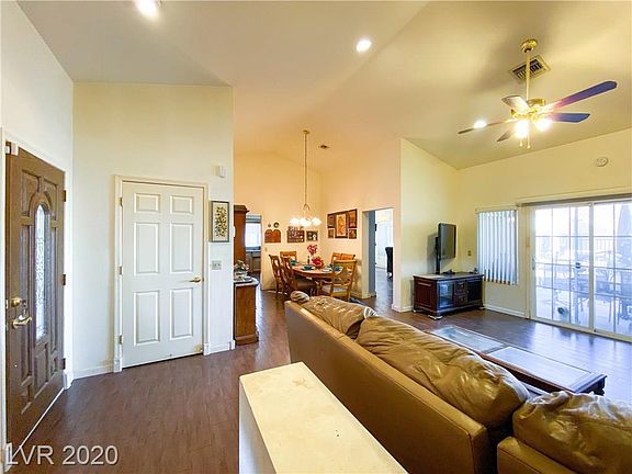 2nd image of 8520 Lynhurst Dr