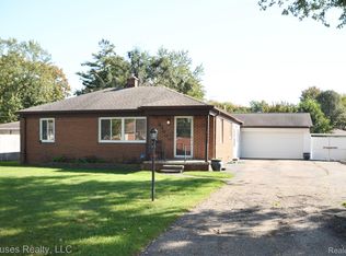 2360 Kohler St, Waterford, MI 48329
