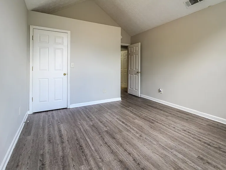 5729 Lakeview Cir — Photo 20