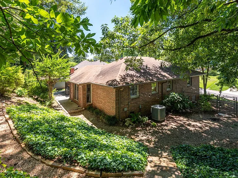 3926 Pineview Dr SE — Photo 33