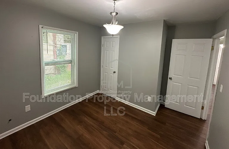 1663 Humber St — Photo 16