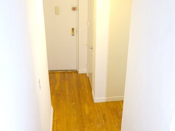 5th image of 104 E 31st St APT 5c