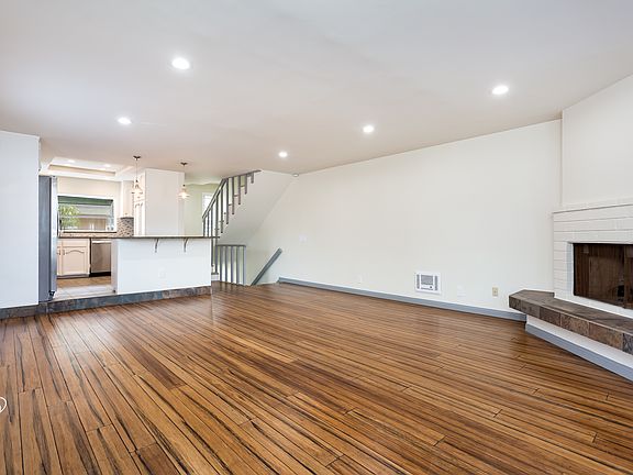 4th image of 776 Sapphire St