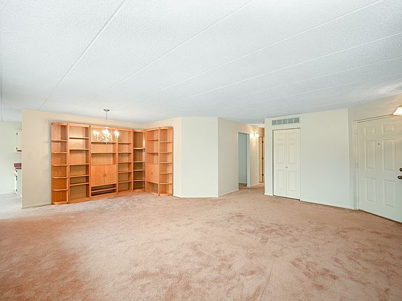 4th image of 9838 Terrace Ct W APT E1