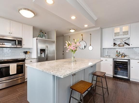 4th image of 1660 N La Salle Dr APT 3401