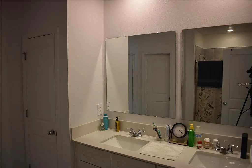 4 bed, 2.0 bath, 1955 sqft, $2,000 — Photo 4