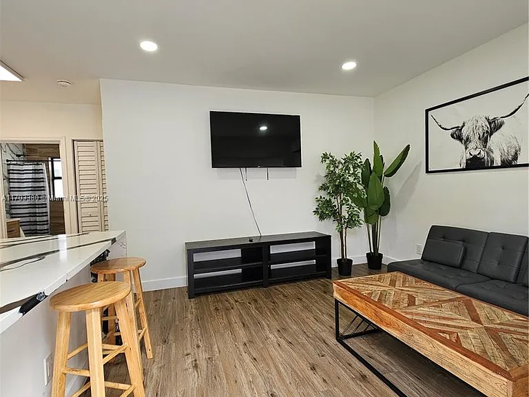 1946 Pierce St #3 — Photo 22