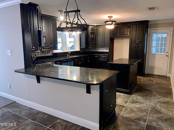 5th image of 1613 Silvercliffe Dr