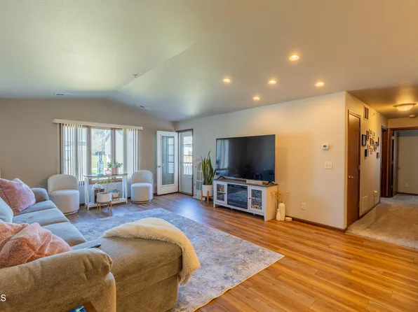 1770 E Calgary Ave Unit 6, Bismarck, ND 58503