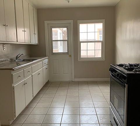 5th image of 238 S Mission Dr APT B