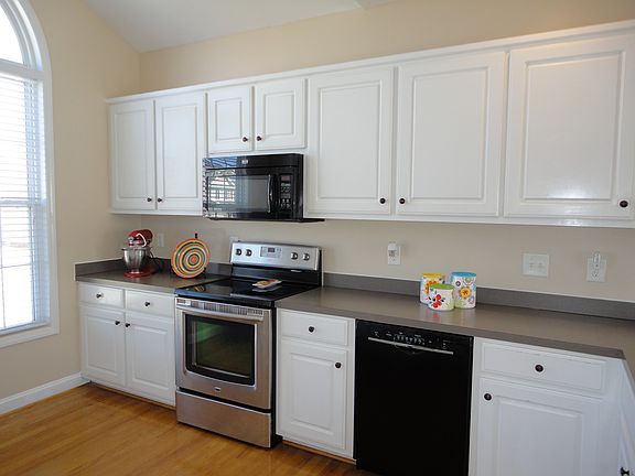 2nd image of 510 Fernway Dr