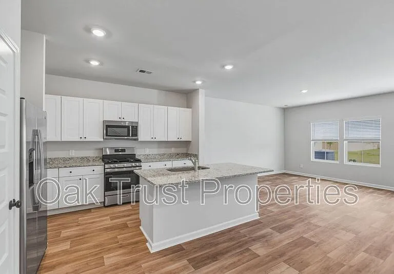 753 Ridgley Dr — Photo 6