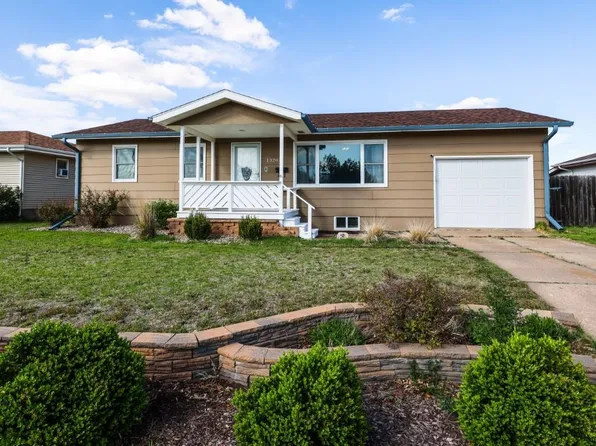 1320 Donald Dr, Hays, KS 67601