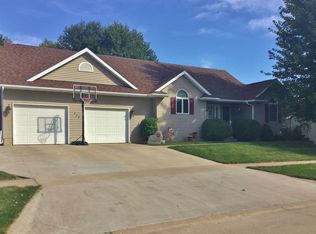 408 Wolfe Ln NE, Mount Vernon, IA 52314